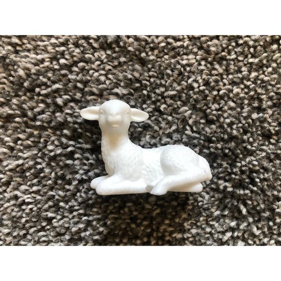 Lenox The Nativity Animals Replacement Baby White Lamb 1990 Bisque - Picture 1 of 4